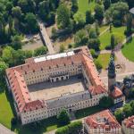 An aerial view of the Stadtschloss in Weimar, with on the right the Schlosskirche (Court Chapel), where Wachet! betet! betet! wachet!, BWV 70, was first performed.