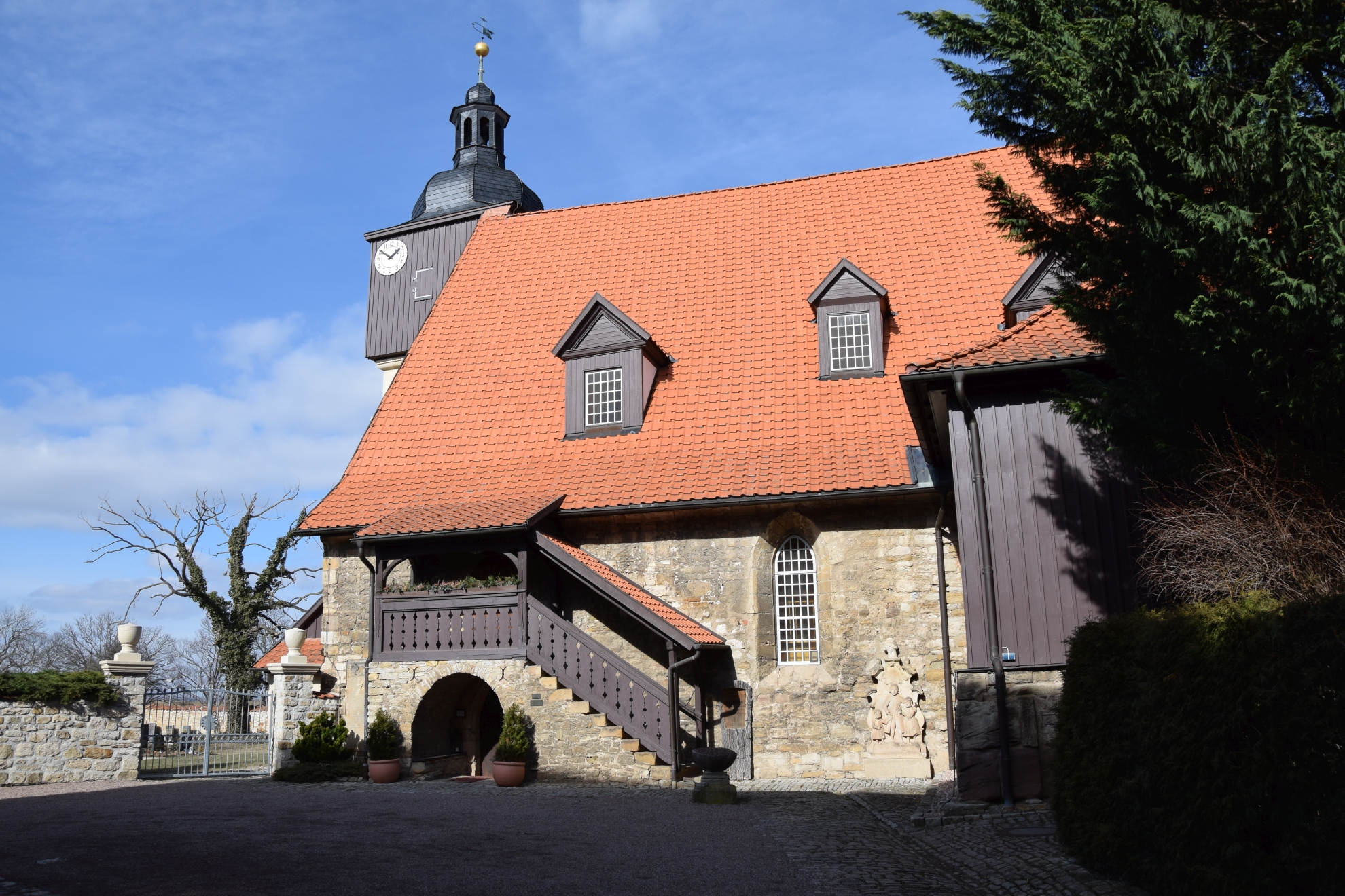 The St. Bartholomäikirche in Dornheim, where Der Herr denket an uns, BWV 196 was created in 1708. It is also the church where Bach married his first wife, Maria Barbara, in 1707.