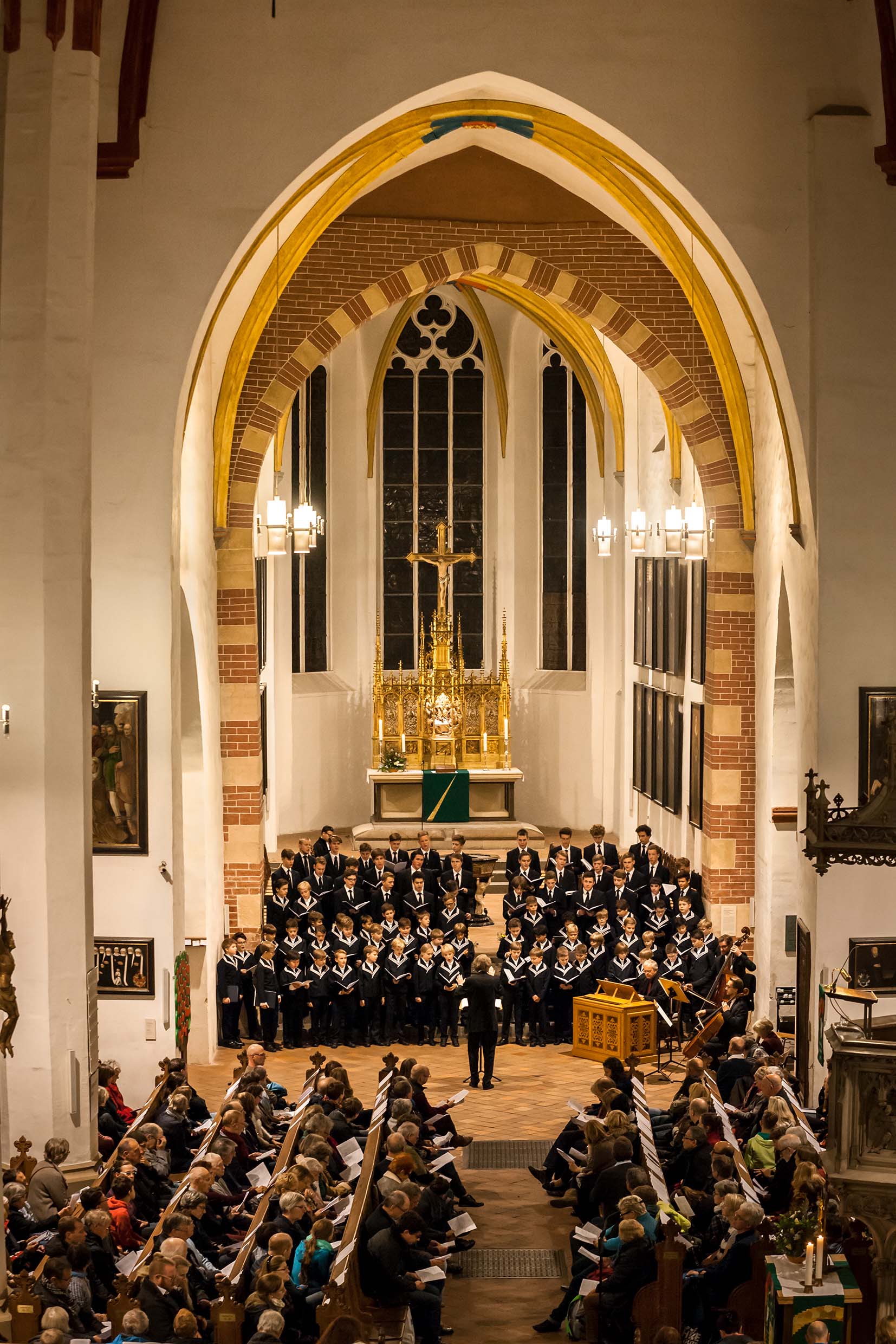 Then and now, the Thomanerchor is instrumental in the performance of Bach cantatas in the Thomaskirche, here under direction of the previous Thomaskantor, Gotthold Schwarz. The predecessors of these choristers performed under Bach's direction as Thomaskantor.